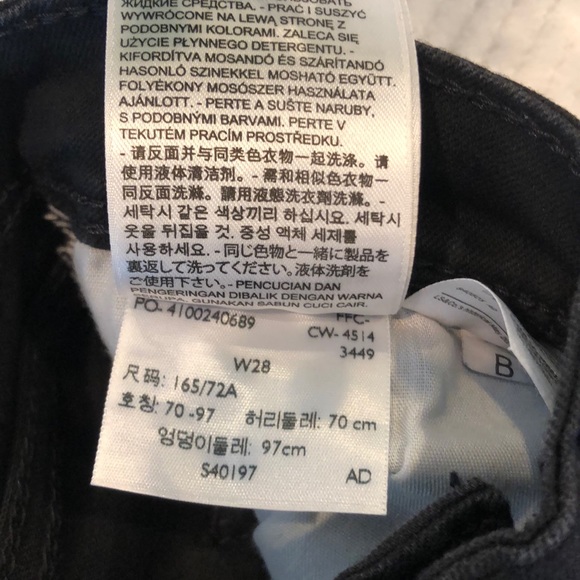 Black Levi’s Shorts 28 - Picture 4 of 4